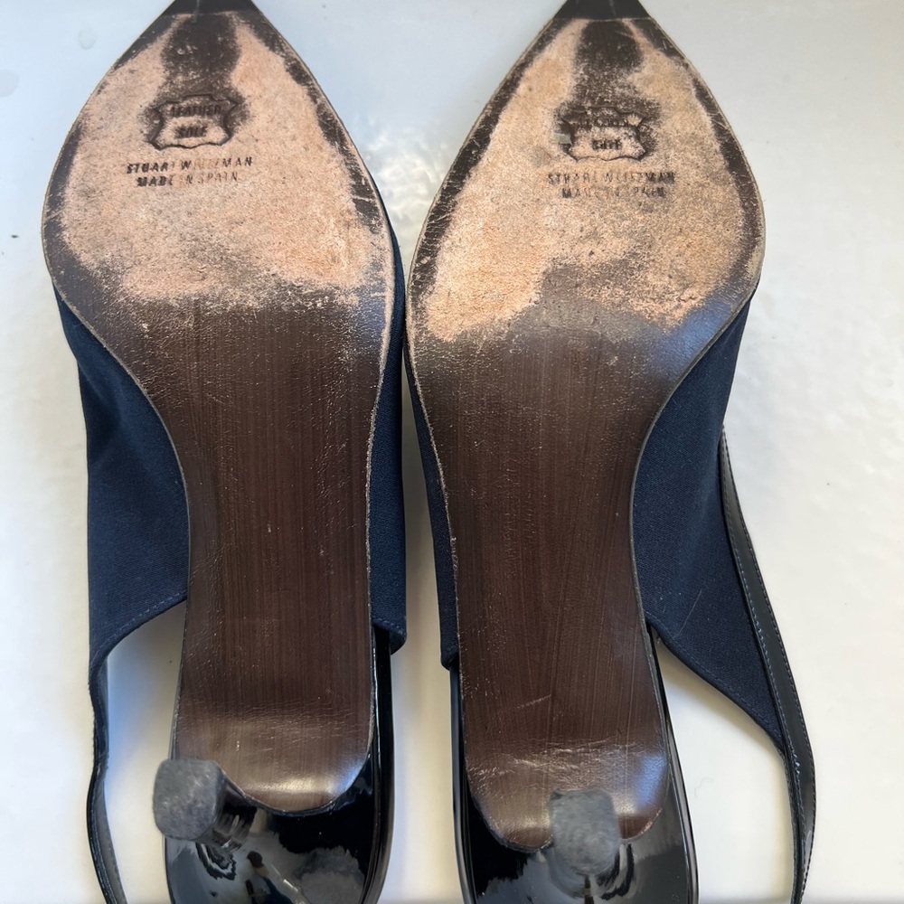Stuart Weitzman Black Patent and Navy Leather Heels size 9 - Picture 6 of 8